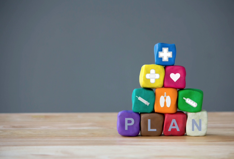Small cubes with medical symbols and the word "plan"